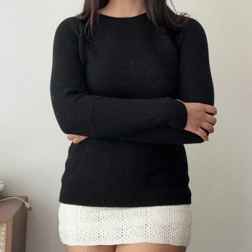 Lululemon Black Long Sleeve Knit Raglan Crewneck Sweater with Back Detail - Picture 2 of 8